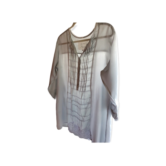 Johnny was vintage collection silk lite grey blouse. Minimalist Piece - Picture 6 of 12